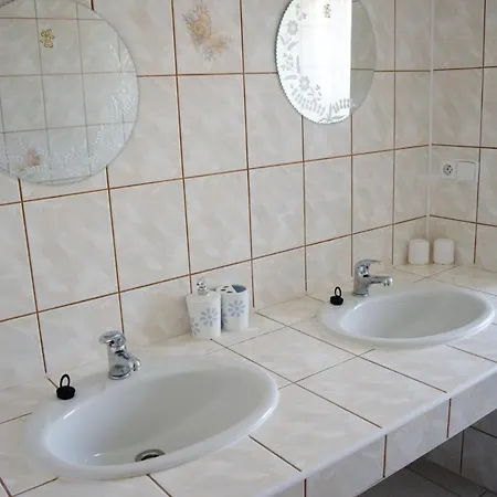 Πανσιόν Emgarni *